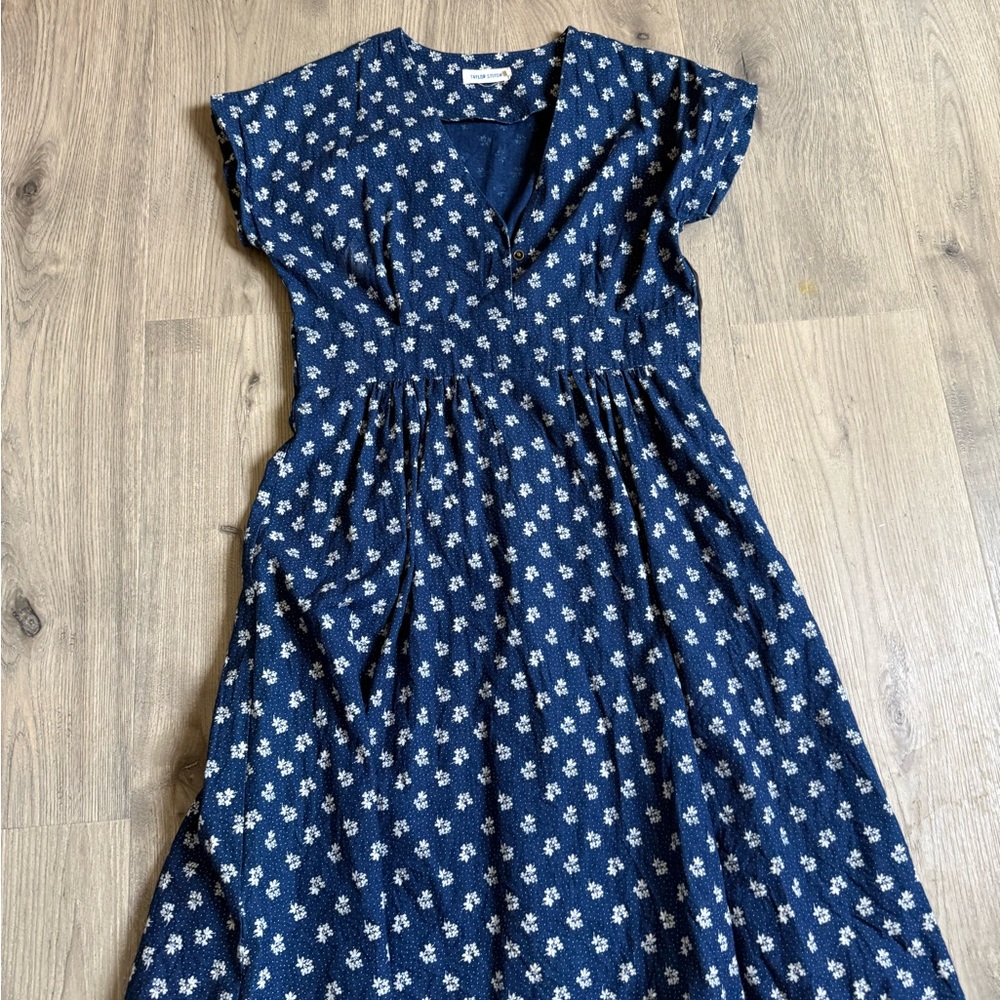 Navy Floral V-Neck Midi Dress
